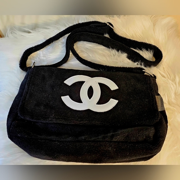 🖤 Chanel Crossbody Bag 🖤 - Picture 2 of 15